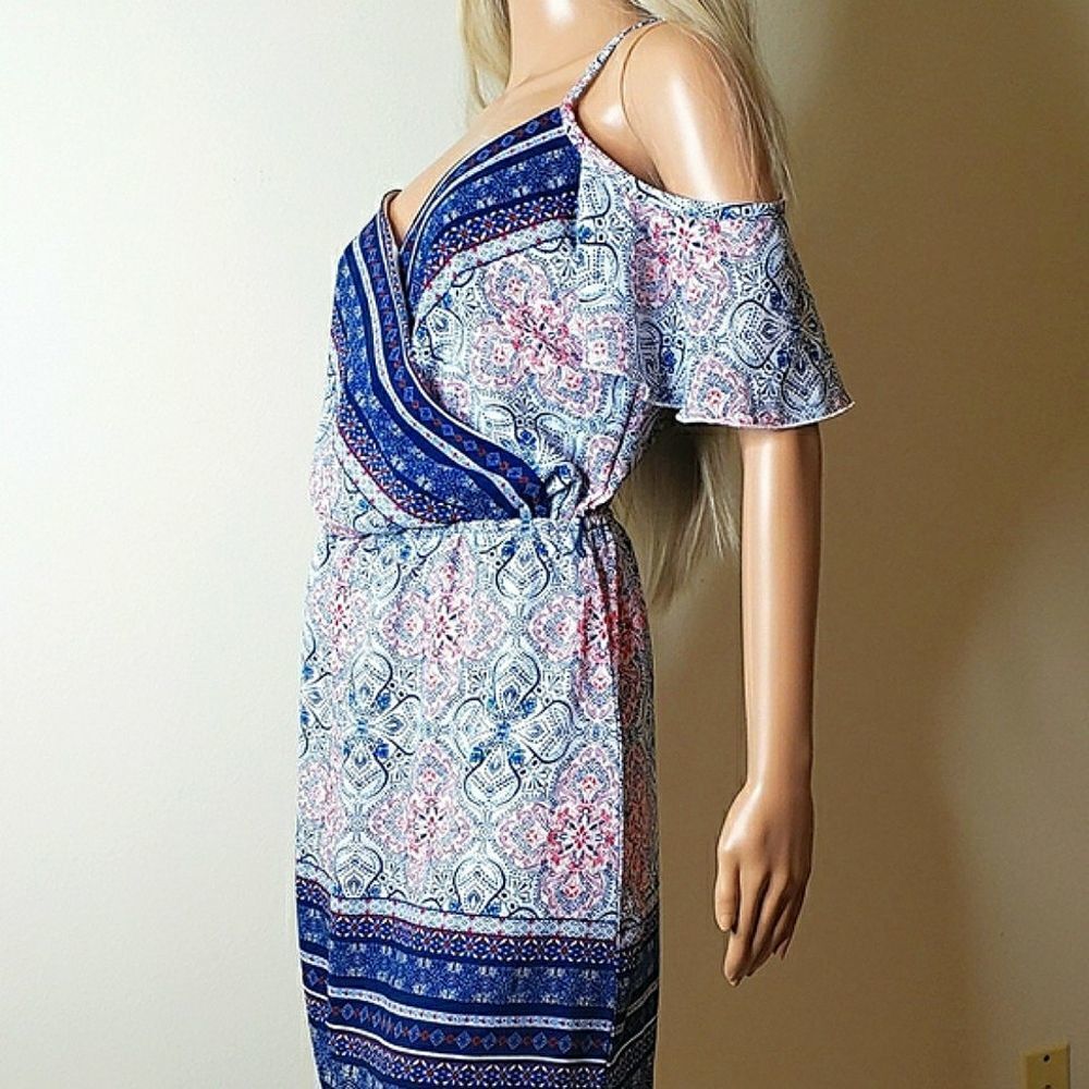 Cold Shoulder Border Print Dress - Picture 7 of 13